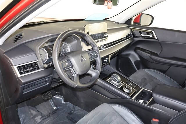 2023 Mitsubishi Outlander SE