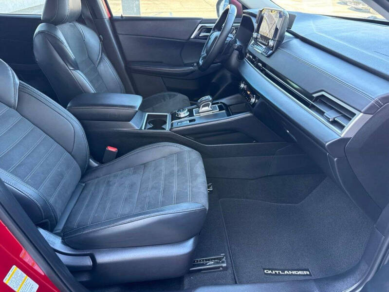 2023 Mitsubishi Outlander SE