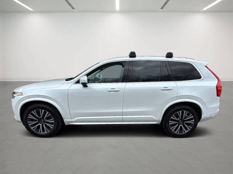 2020 Volvo XC90 T6 Momentum 6-Passenger