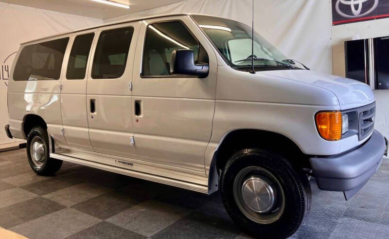 2006 Ford E-Series E-350 SD XLT