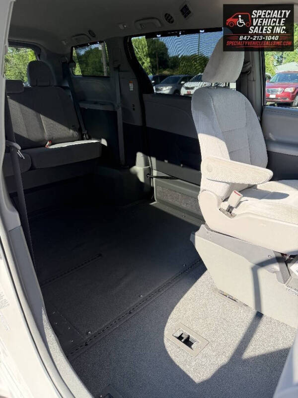 2016 Toyota Sienna LE Mobility 7-Passenger