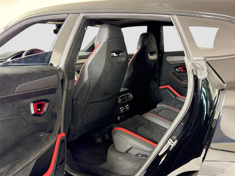 2023 Lamborghini Urus Performante