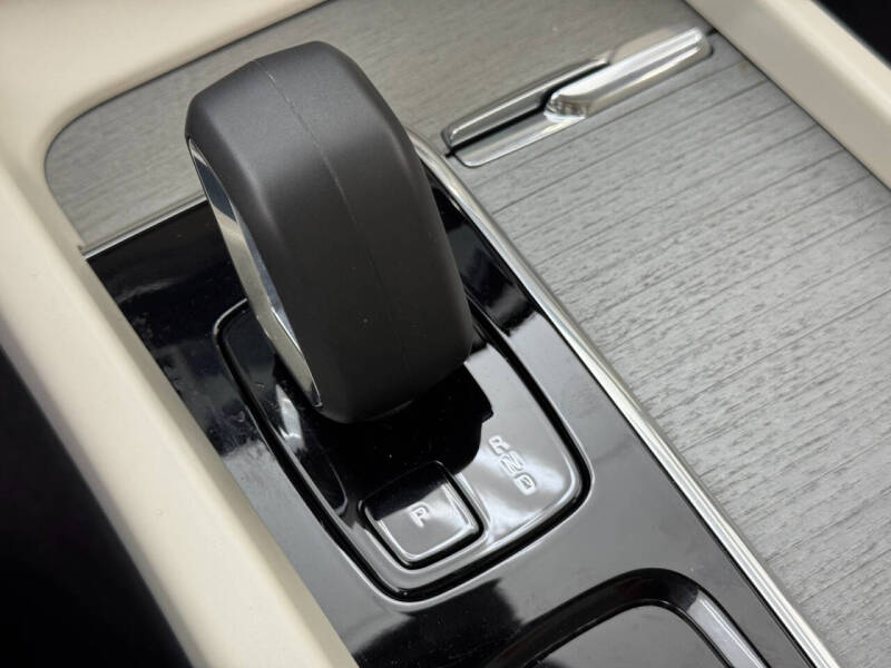 2023 Volvo XC60 B5 Plus Dark Theme