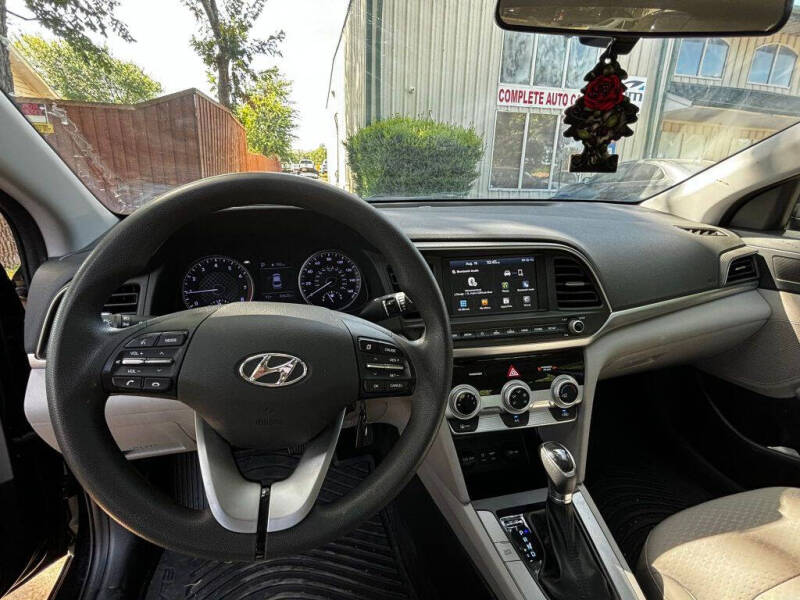 2019 Hyundai Elantra SE