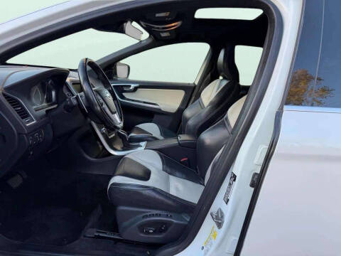 2015 Volvo XC60 T6 Drive-E Platinum