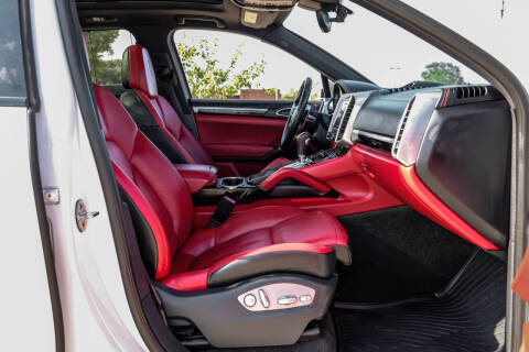 2017 Porsche Cayenne Platinum Edition
