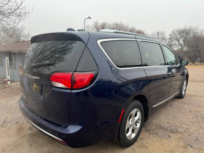 2017 Chrysler Pacifica Touring-L Plus