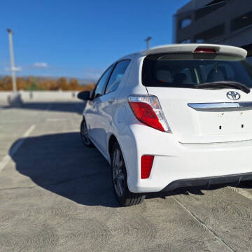 2012 Toyota Yaris 5-Door SE