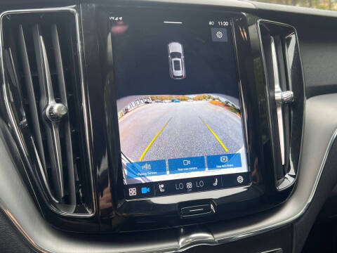 2024 Volvo XC60 B5 Core Dark Theme