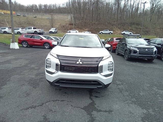 2026 Mitsubishi Outlander ES