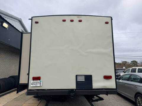 2017 Coachmen RV Freedom Express