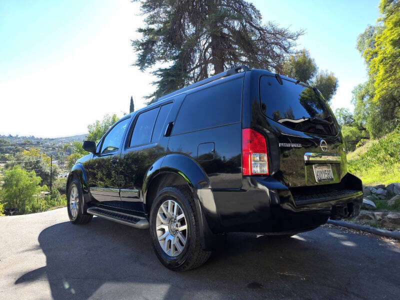 2012 Nissan Pathfinder LE