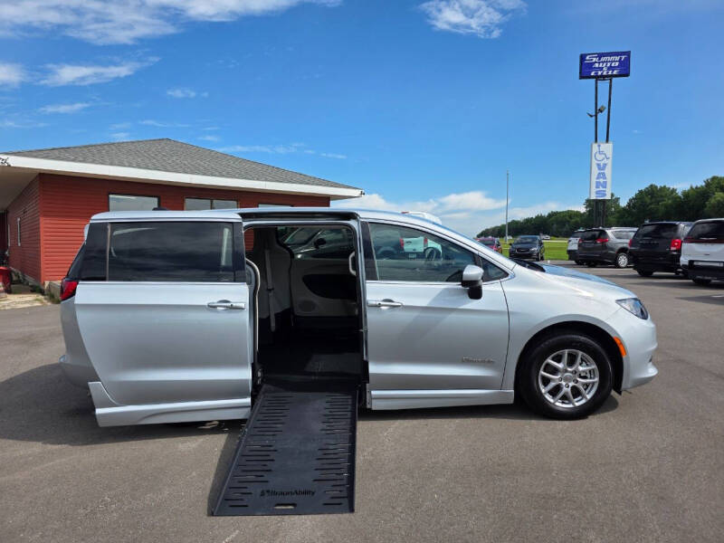 2023 Chrysler Voyager LX