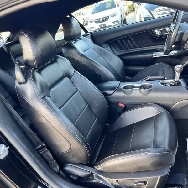 2022 Ford Mustang EcoBoost Premium