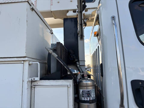 2015 Freightliner M2 106