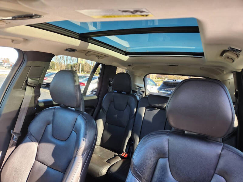 2017 Volvo XC90 T6 Momentum