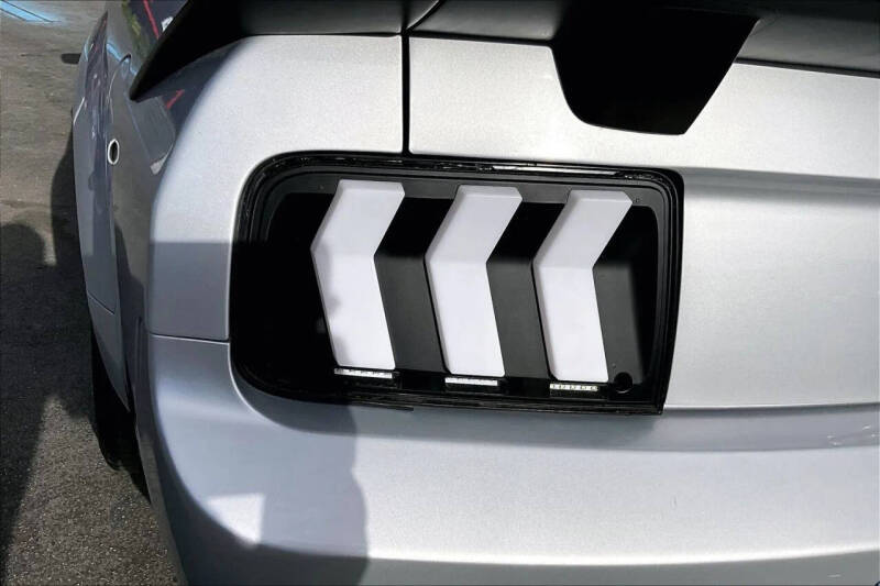 2005 Ford Mustang GT Deluxe