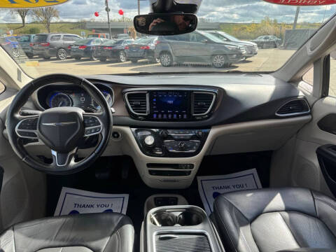 2017 Chrysler Pacifica Touring-L Plus