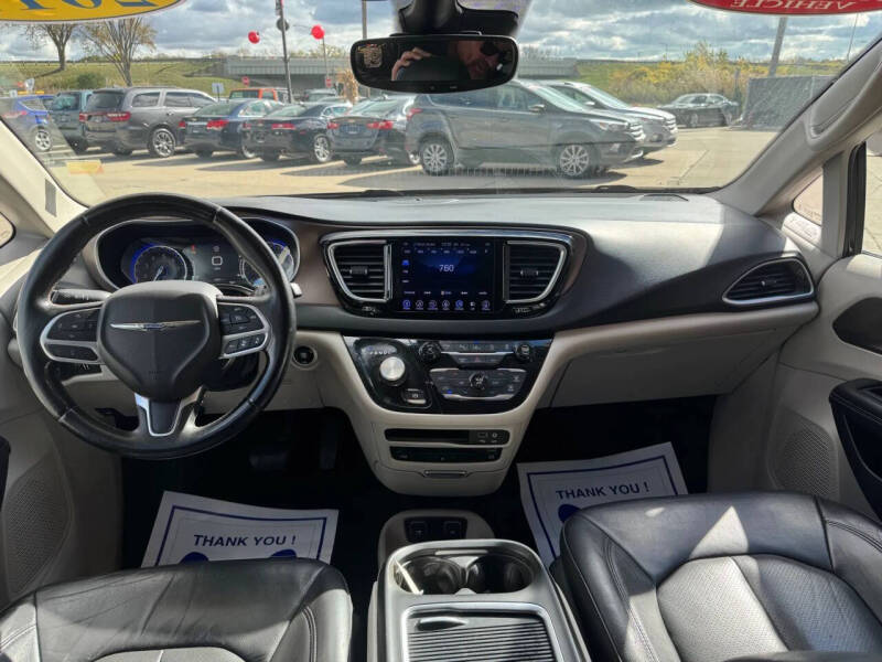 2017 Chrysler Pacifica Touring-L Plus