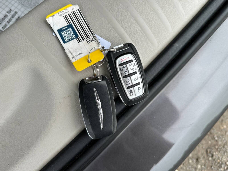 2017 Chrysler Pacifica Hybrid Platinum