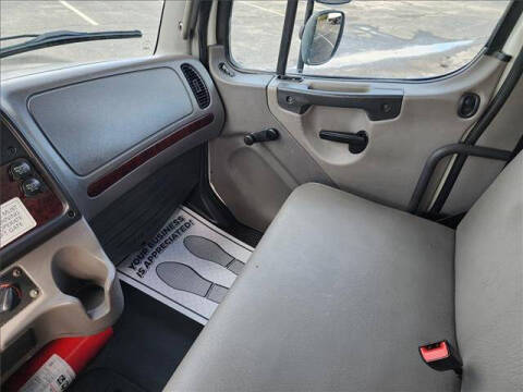 2018 Freightliner M2 106