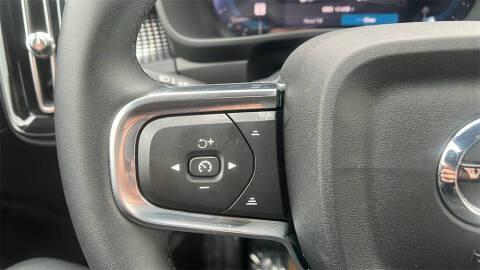 2025 Volvo XC40 B5 Plus Dark Theme