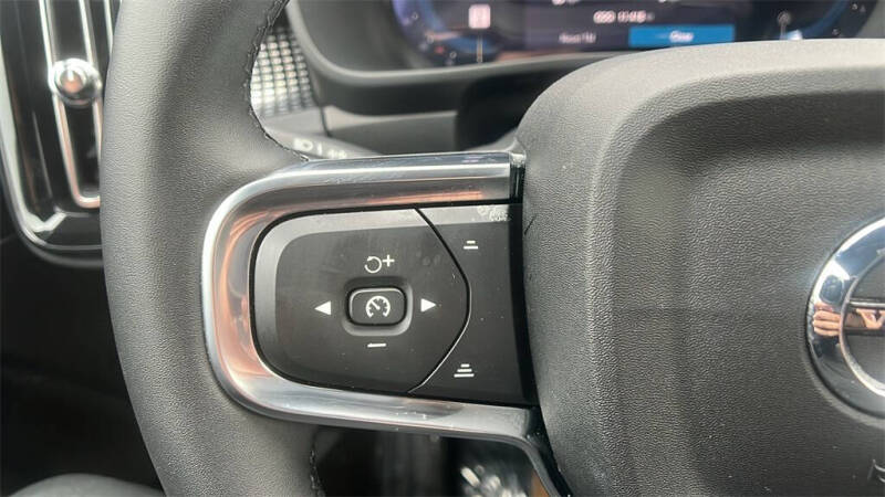 2025 Volvo XC40 B5 Plus Dark Theme