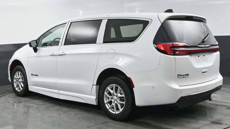 2025 Chrysler Pacifica Select