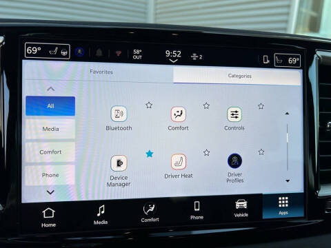 2025 Chrysler Voyager LX