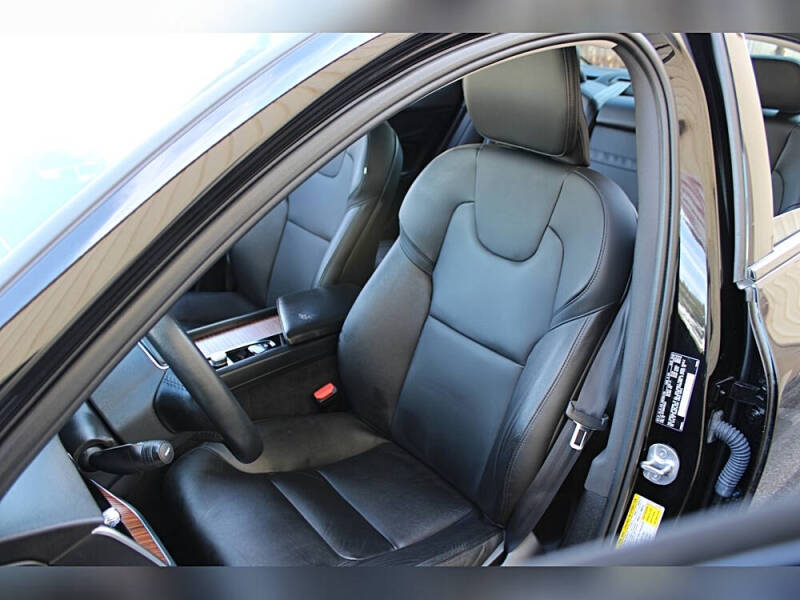 2022 Volvo S60 B5 Momentum