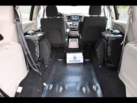 2024 Chrysler Voyager LX