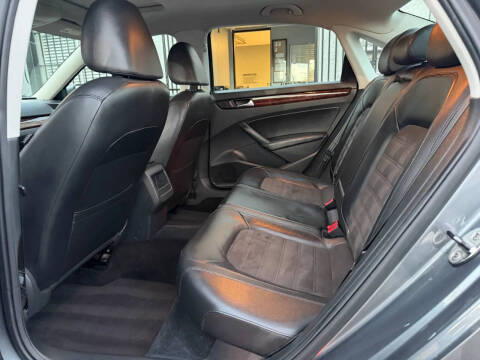 2012 Volkswagen Passat V6 SEL Premium