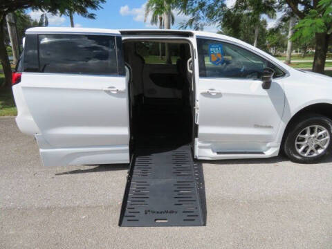 2024 Chrysler Pacifica Touring L