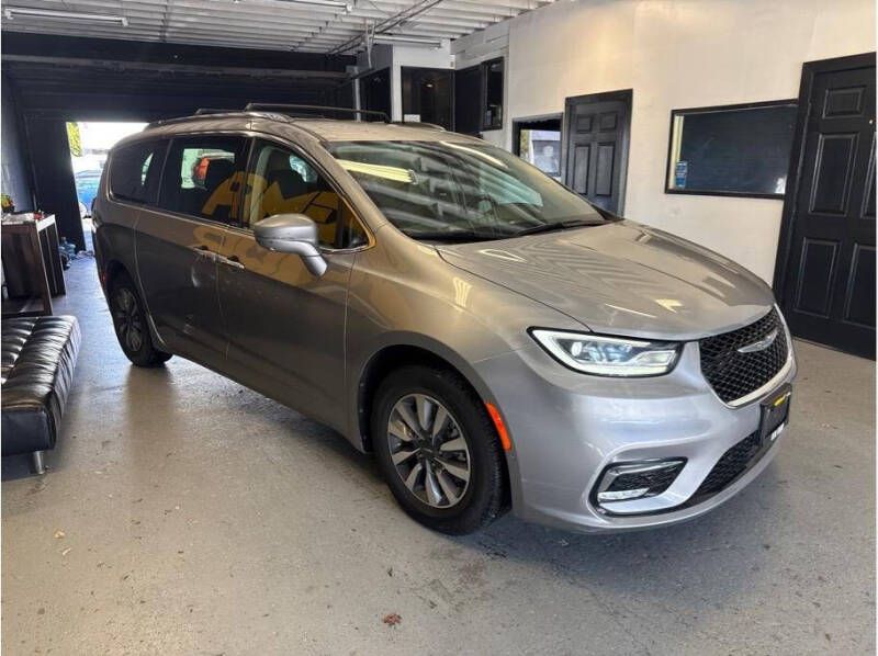 2021 Chrysler Pacifica Hybrid Touring L