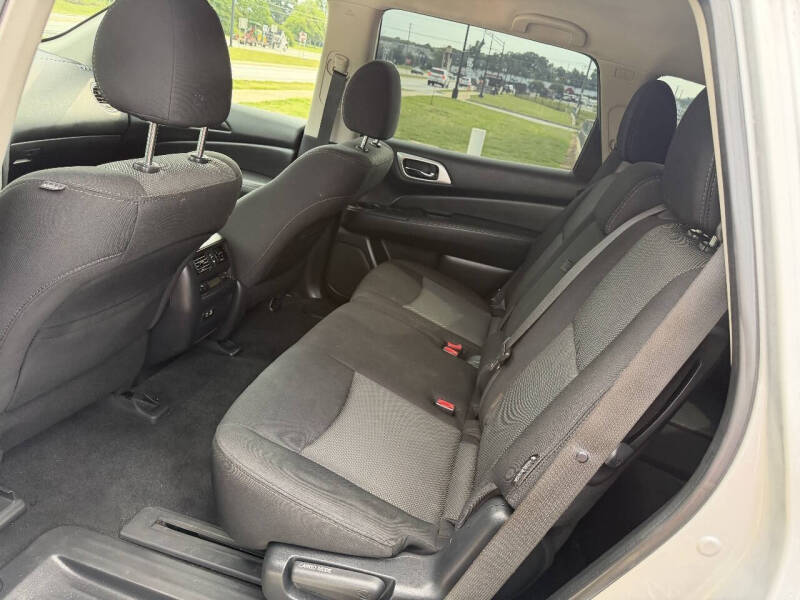 2020 Nissan Pathfinder SV