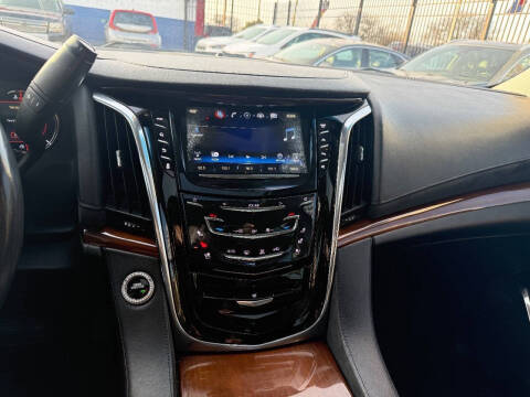 2018 Cadillac Escalade Luxury