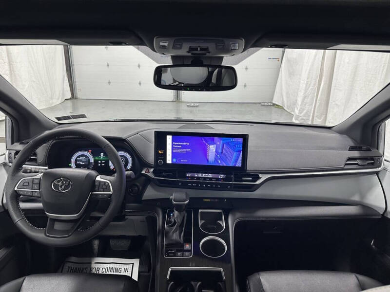 2025 Toyota Sienna XSE 7-Passenger