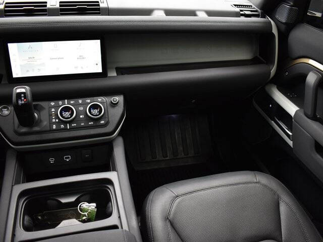 2023 Land Rover Defender 90 SE