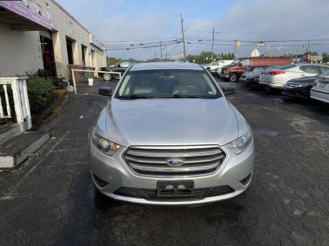 2016 Ford Taurus SE