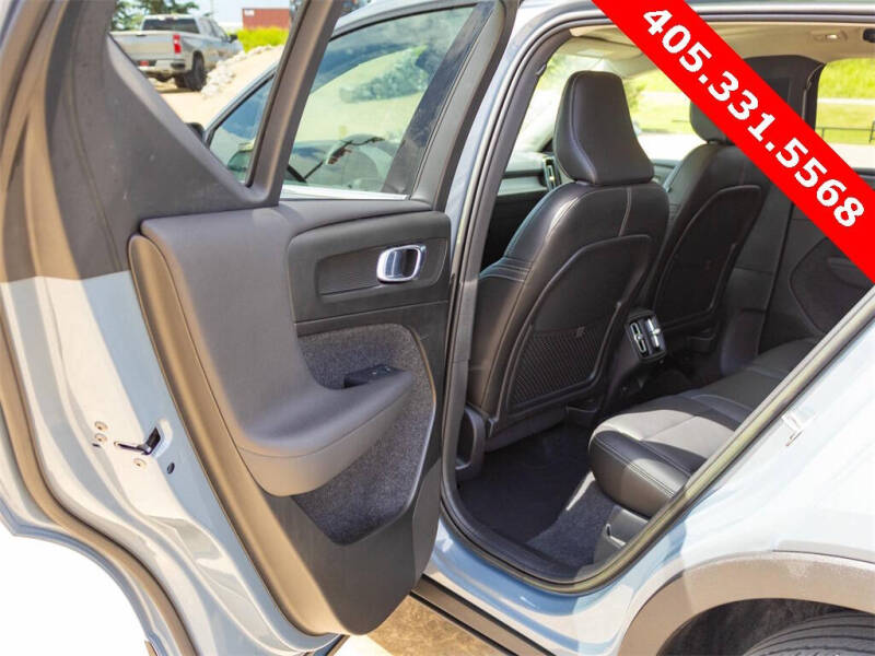 2023 Volvo XC40 B5 Plus Bright Theme