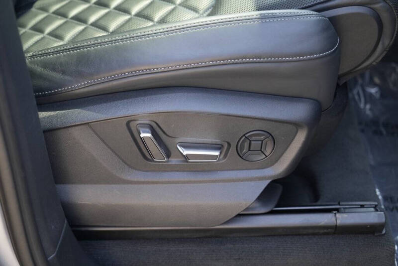 2022 Audi SQ7 4.0T quattro Premium Plus