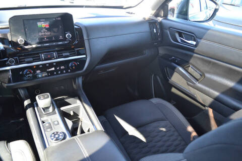 2022 Nissan Pathfinder SV