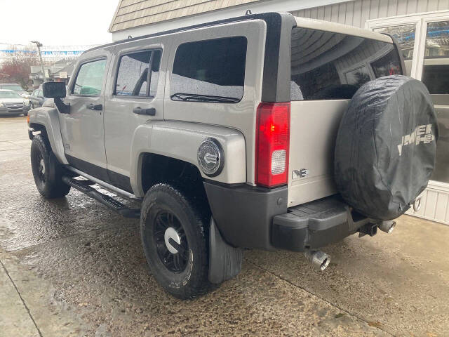 2006 HUMMER H3 for sale at Chuckie Bizzarro's Fleetwing Auto in Erie, PA