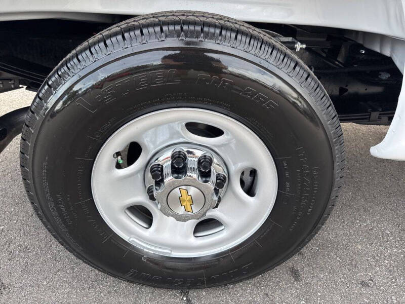 2025 Chevrolet Express 2500