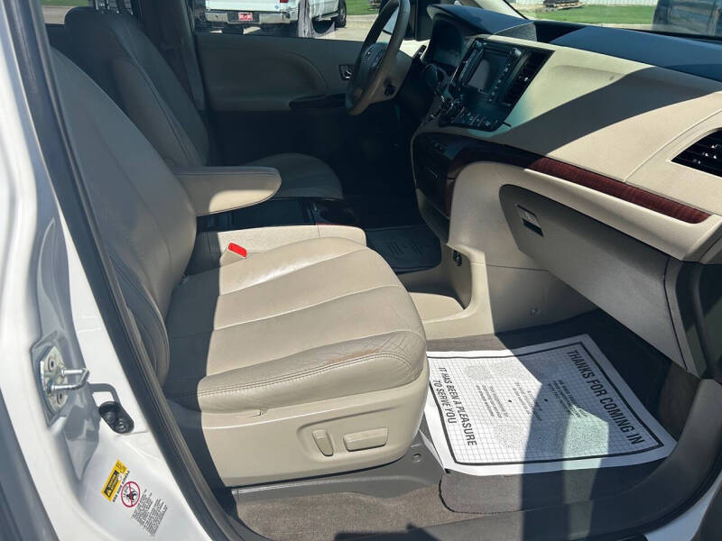 2012 Toyota Sienna XLE 8-Passenger