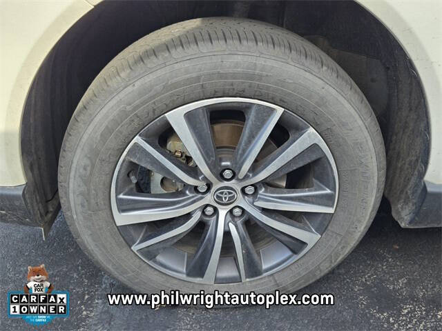 2022 Toyota Venza LE