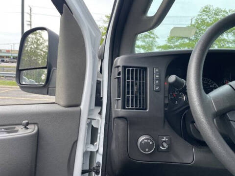 2025 Chevrolet Express 3500