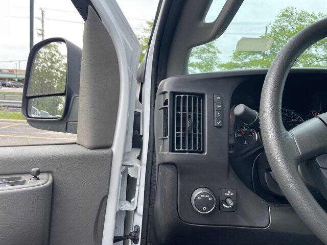 2025 Chevrolet Express 3500