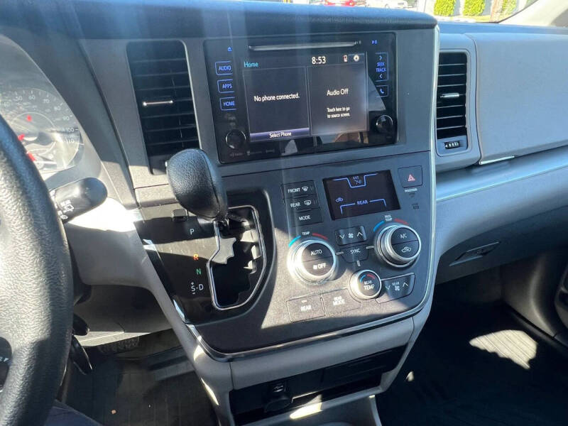 2017 Toyota Sienna LE 7-Passenger