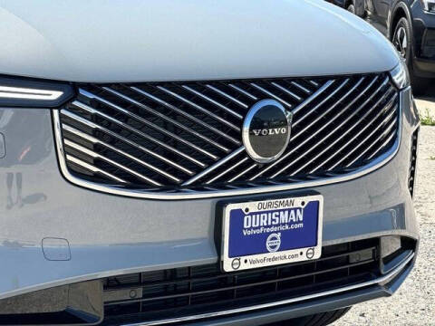 2025 Volvo XC90 B6 Core Bright Theme